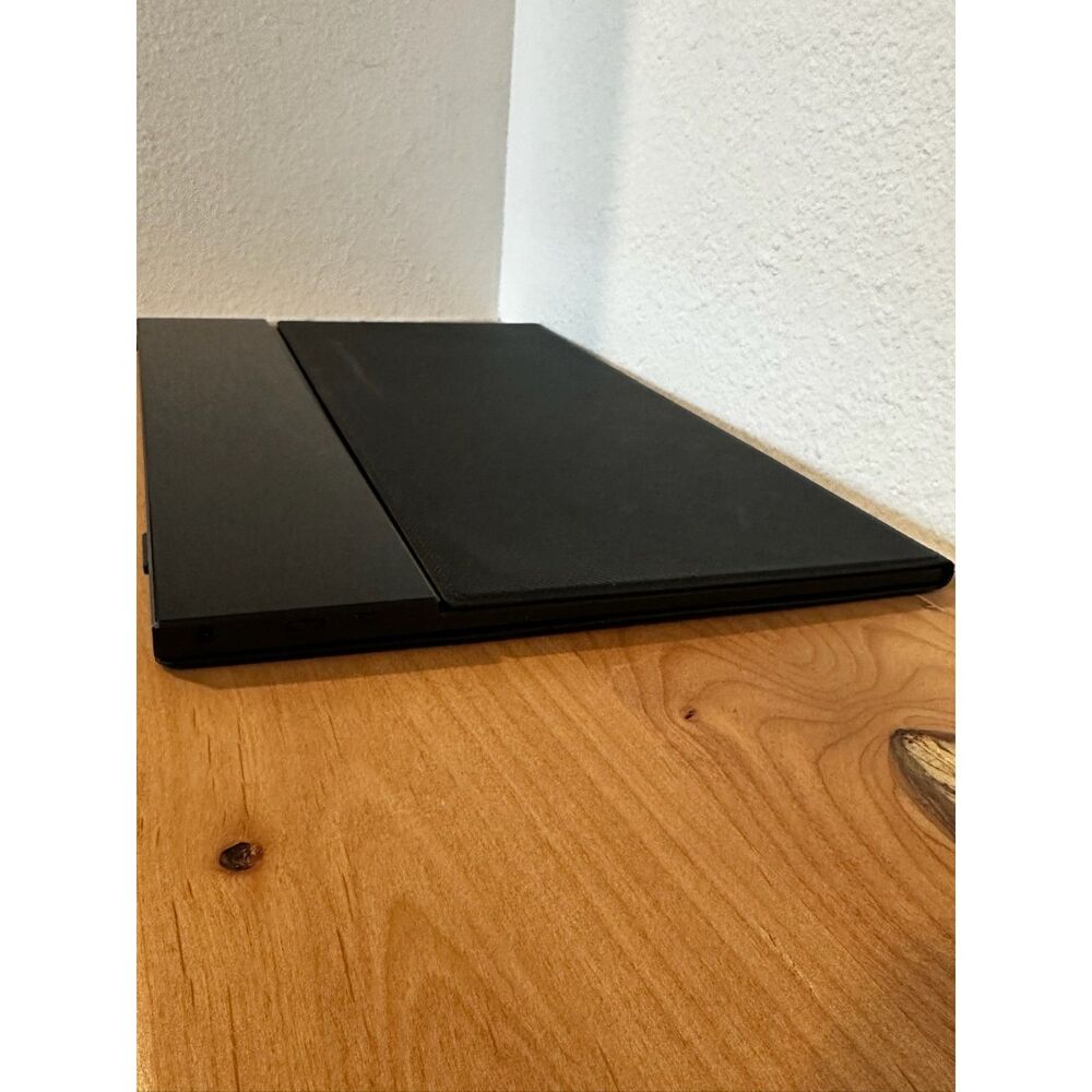 cocopar Portable Monitor 15.6 Inch with Cover Stand EUC - Picture 5 of 6